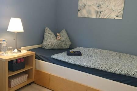 Bed & Breakfast Bonn 24 Mai Bis14 Juni Mit Hund In Der Wohnung Екстериор снимка